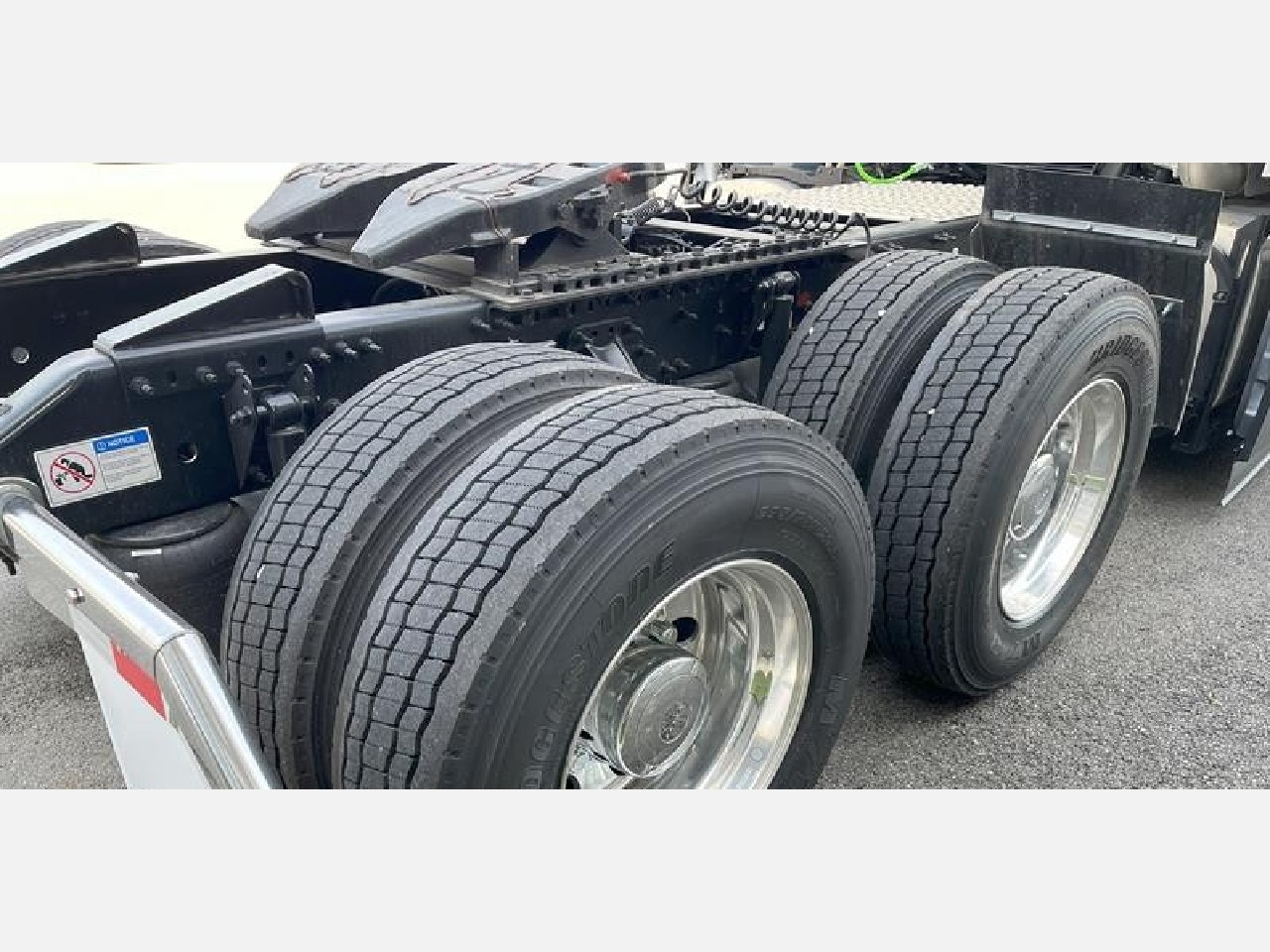 2026 Volvo - image 5