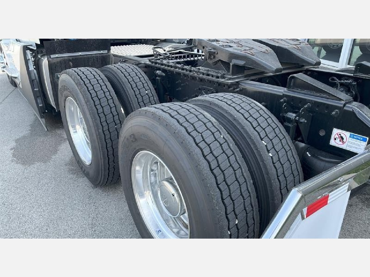 2026 Volvo - image 6