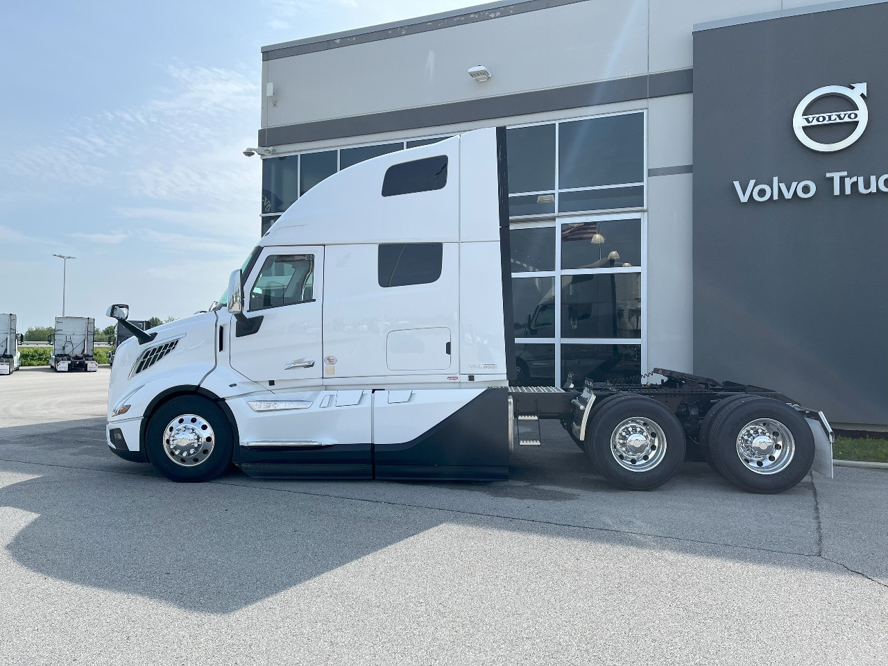 2026 Volvo - image 7