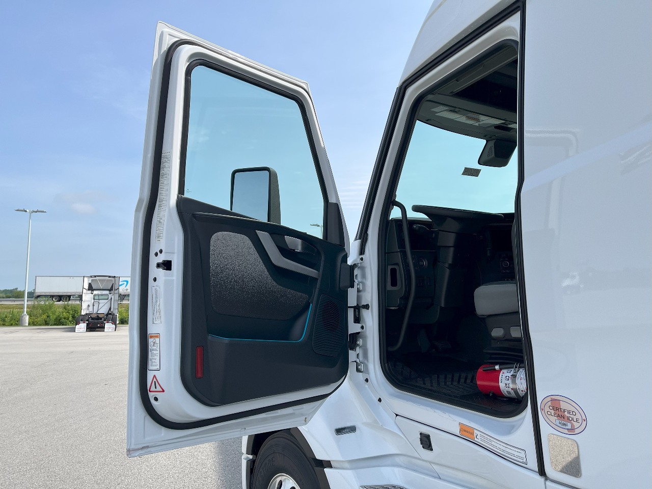 2026 Volvo - image 8