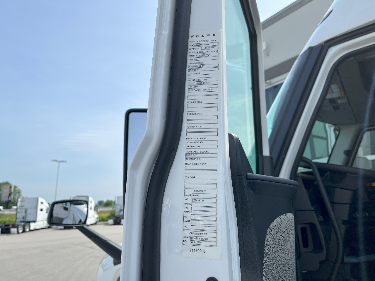 2026 Volvo - image 9