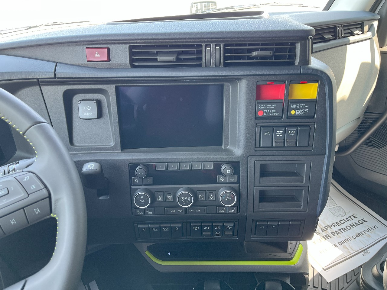 2026 Volvo - image 12