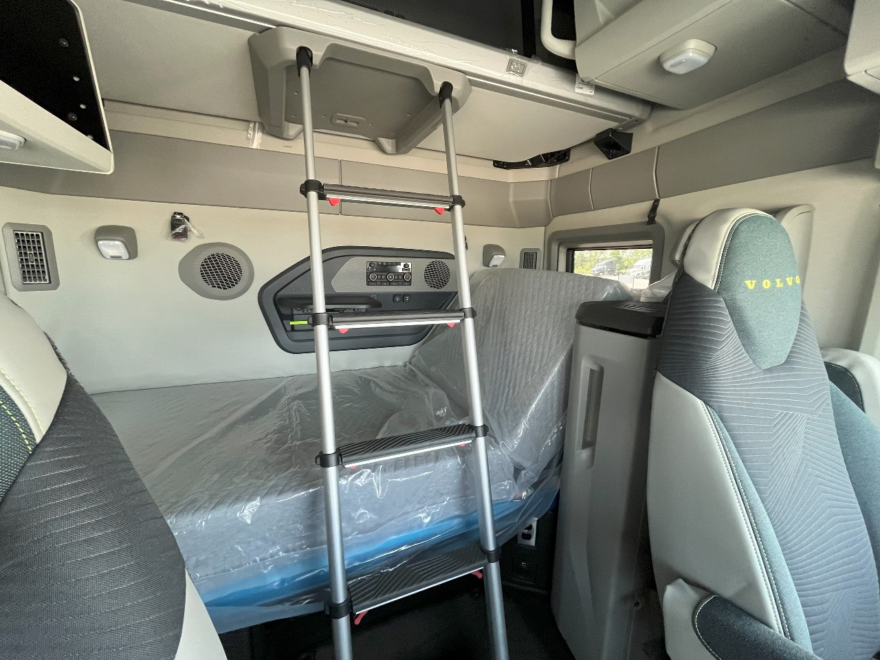 2026 Volvo - image 17