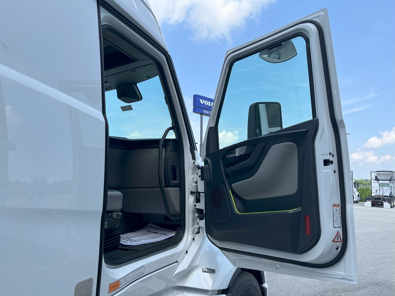 2026 Volvo - image 20