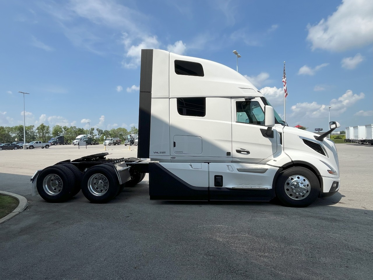 2026 Volvo - image 4