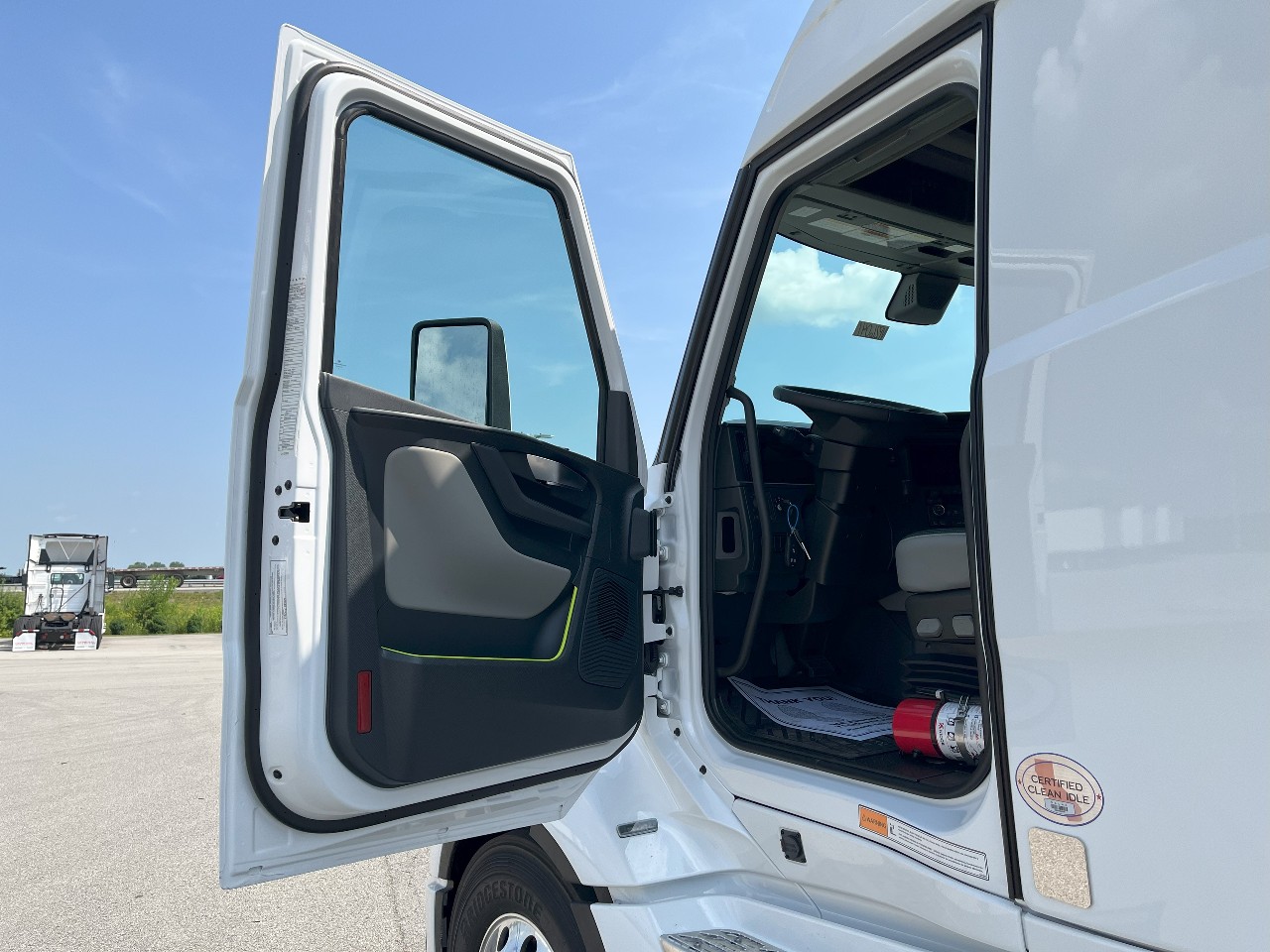 2026 Volvo - image 9