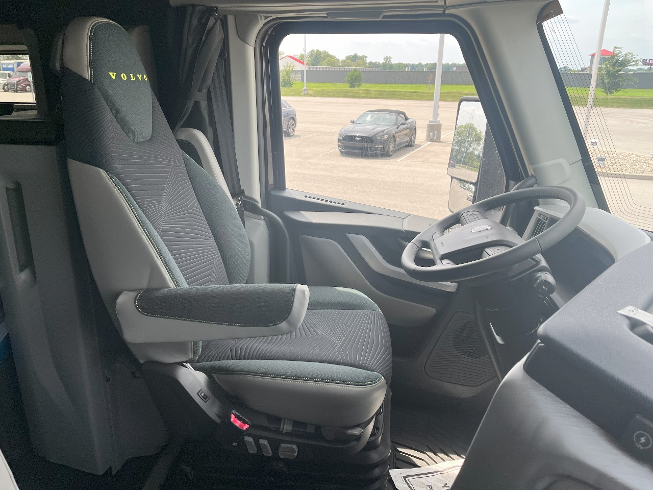 2026 Volvo - image 14