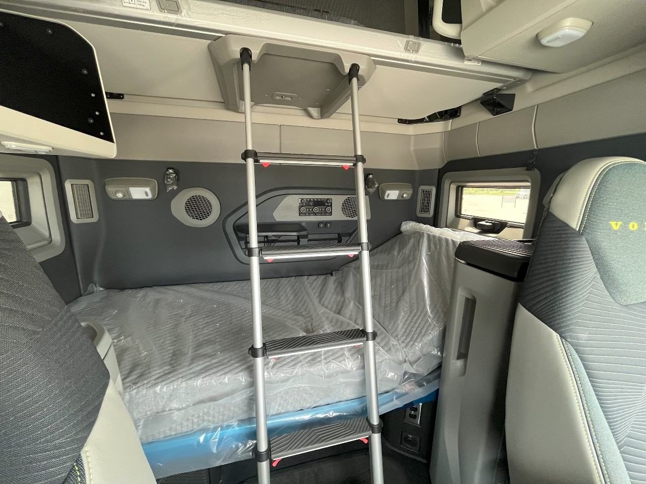 2026 Volvo - image 16