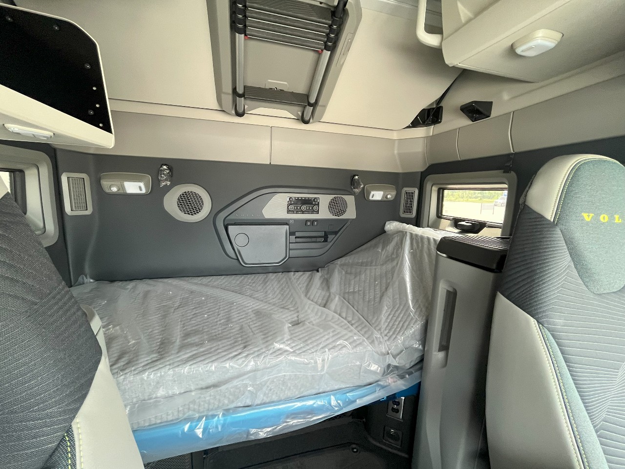 2026 Volvo - image 18