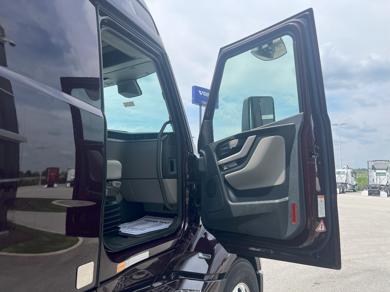 2026 Volvo - image 19