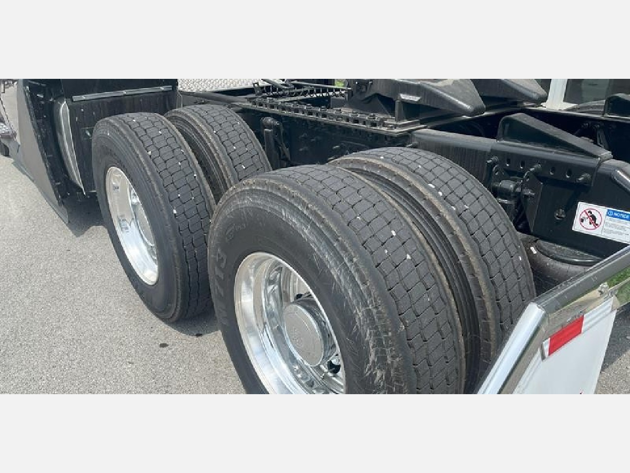 2026 Volvo - image 7