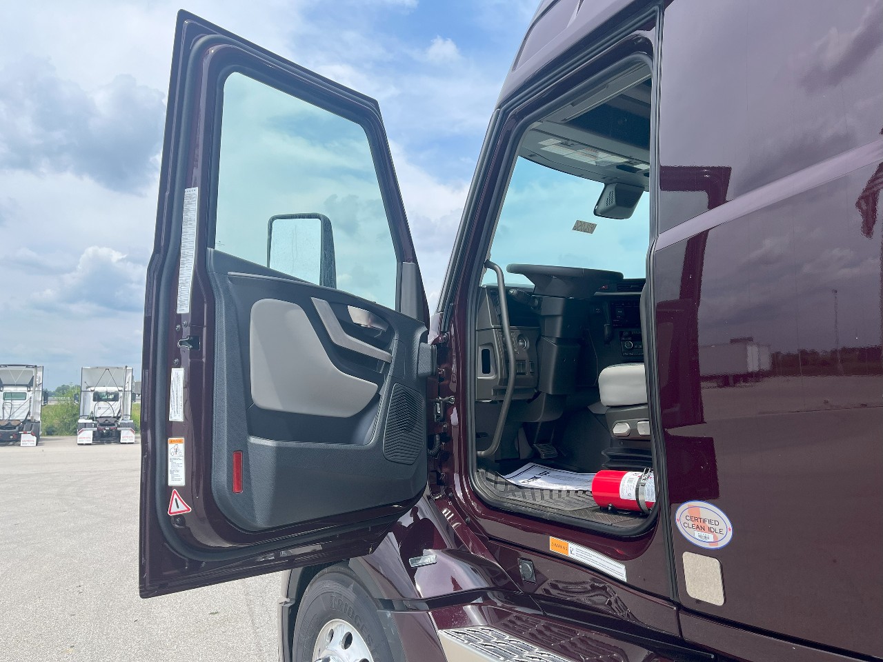 2026 Volvo - image 9