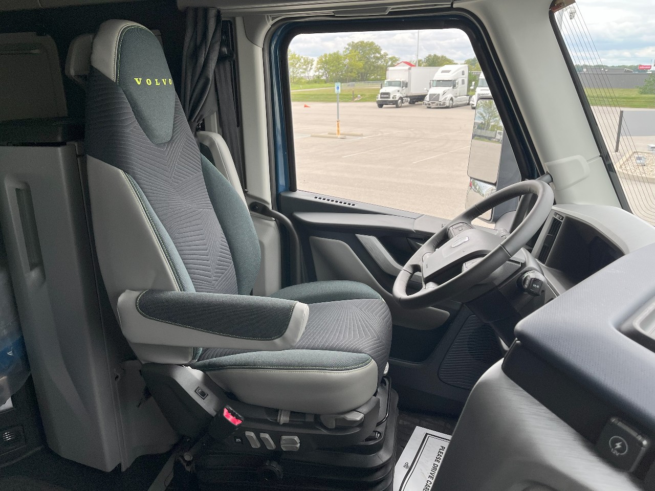 2026 Volvo - image 14