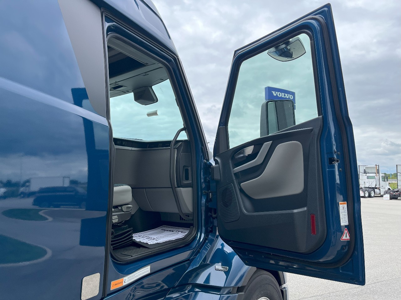 2026 Volvo - image 17