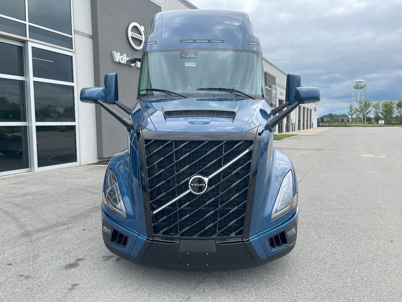 2026 Volvo - image 2