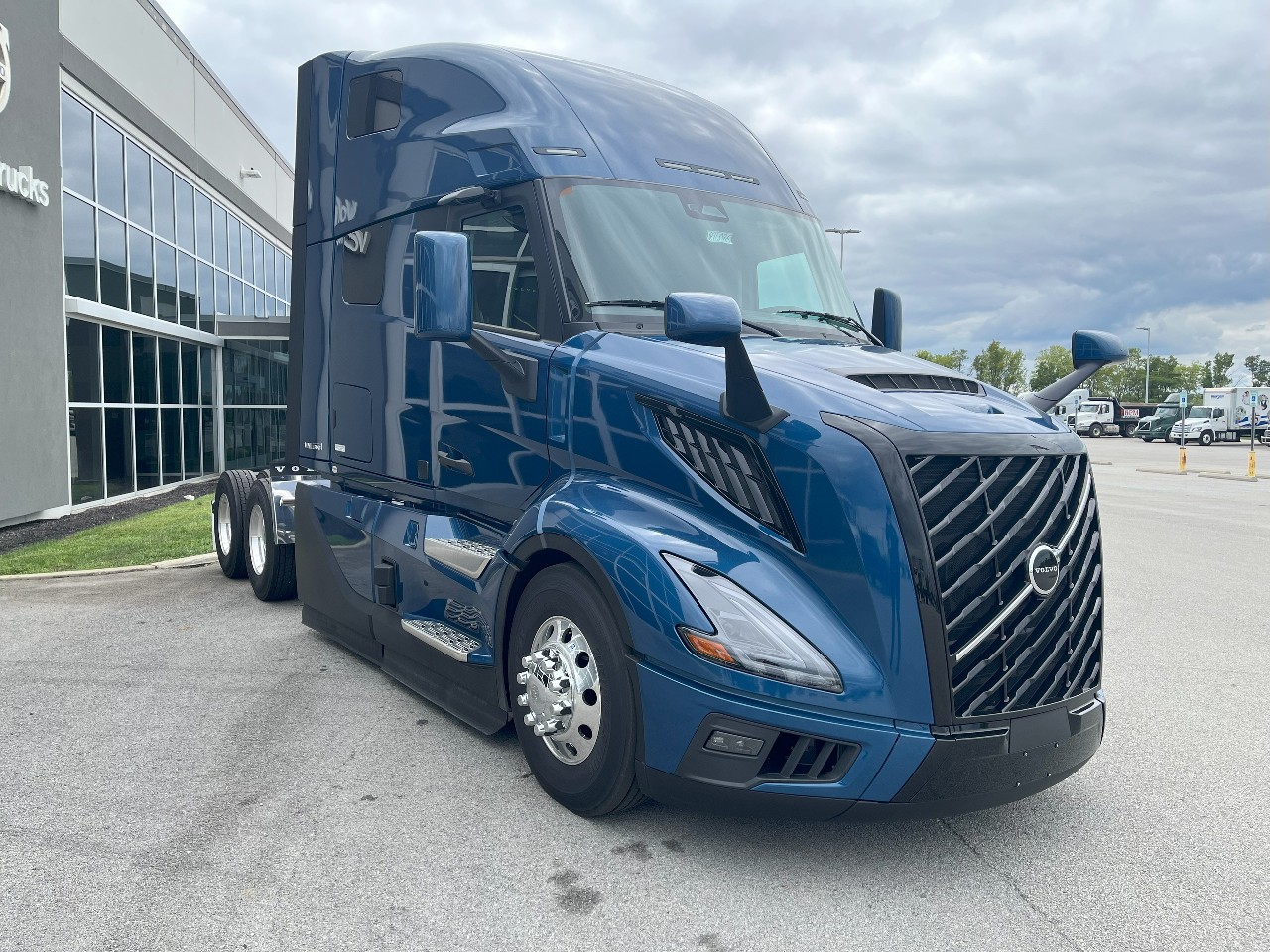 2026 Volvo - image 3