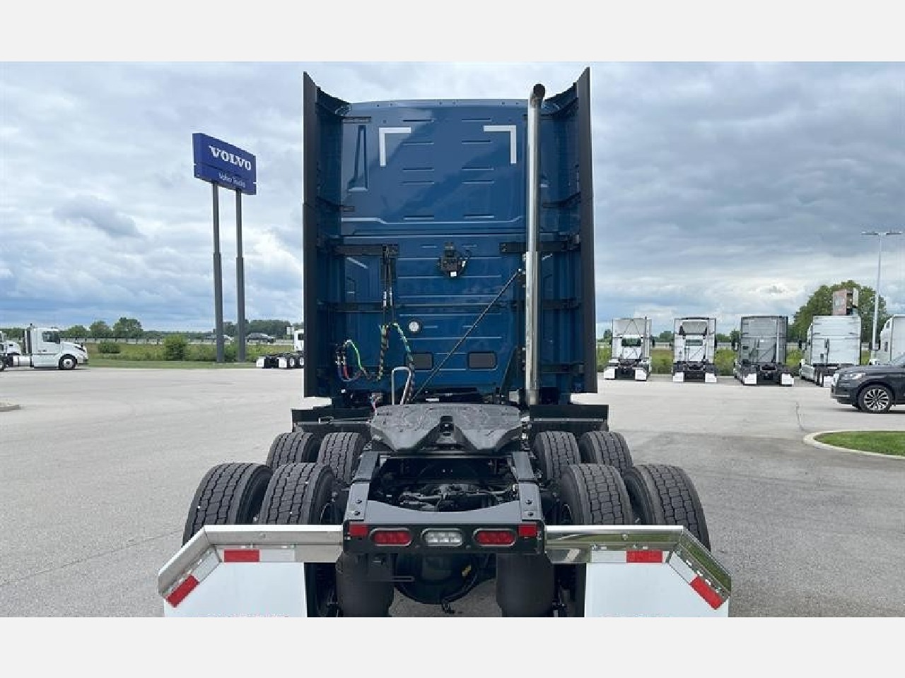 2026 Volvo - image 6