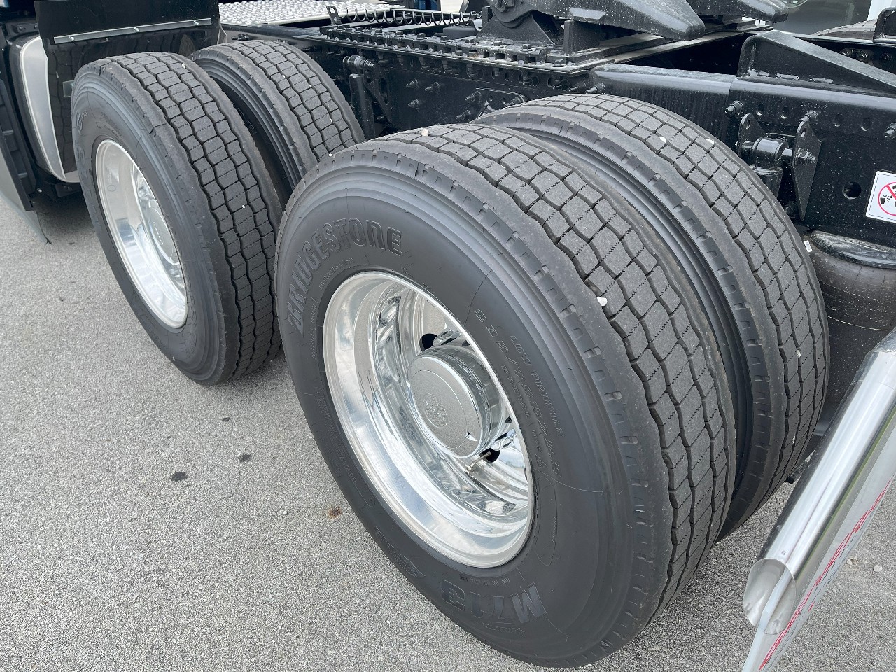 2026 Volvo - image 7