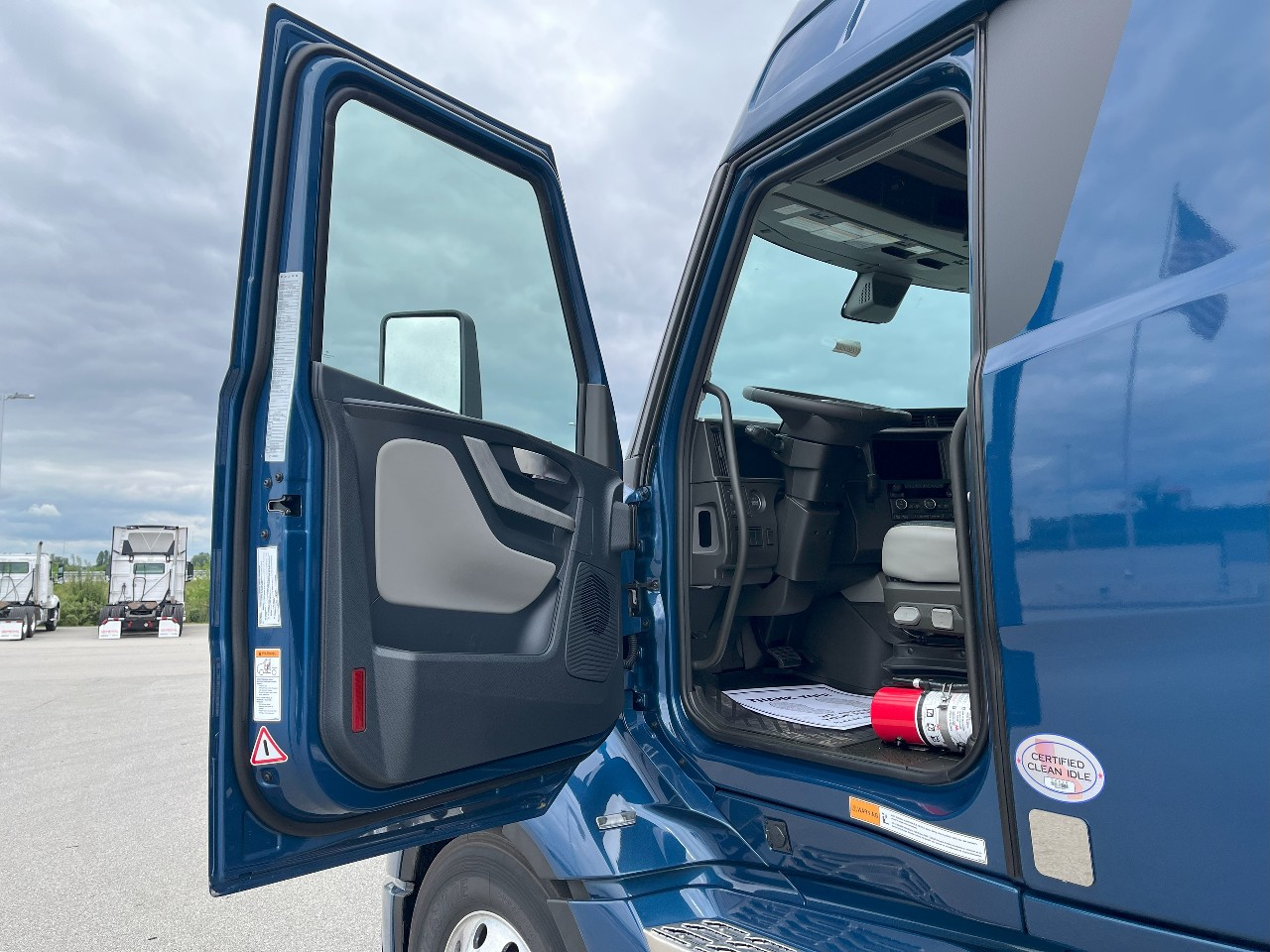 2026 Volvo - image 9