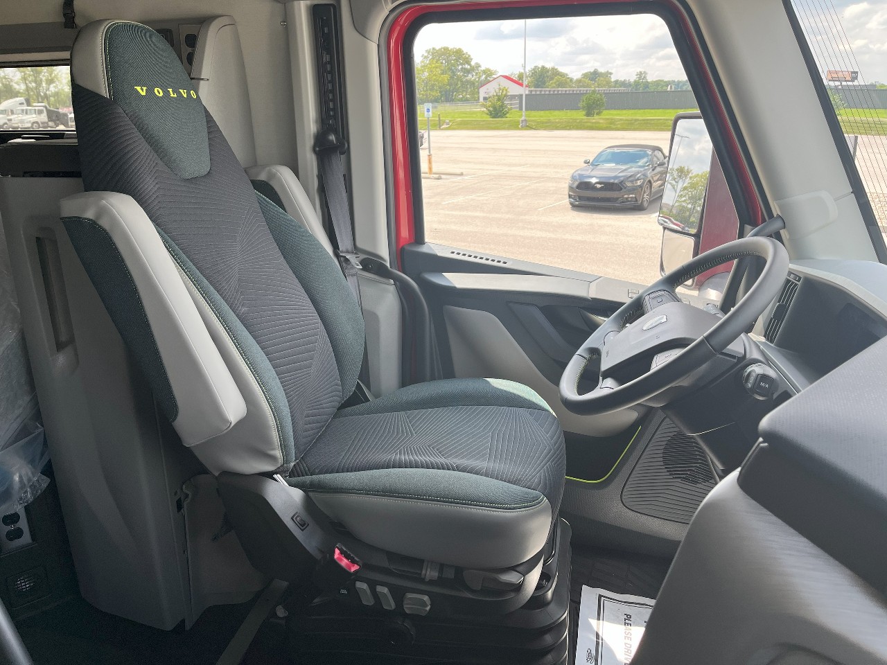 2026 Volvo - image 14