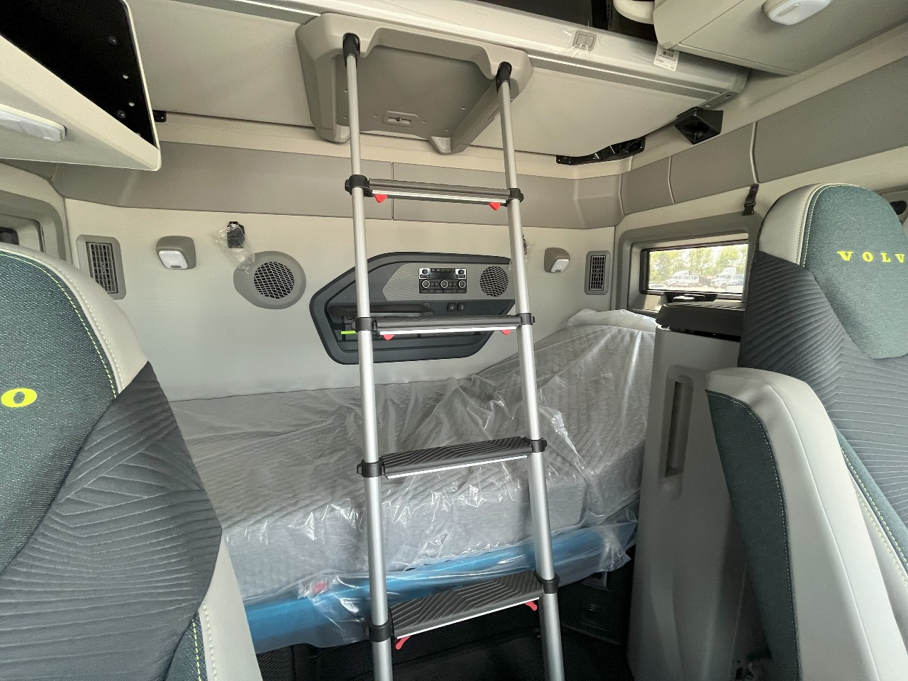 2026 Volvo - image 16