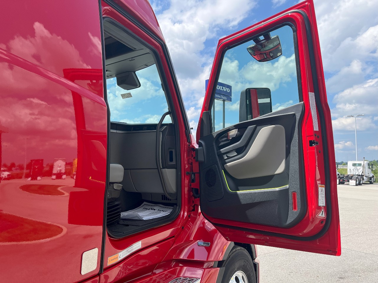 2026 Volvo - image 19