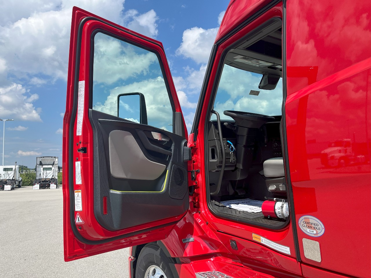 2026 Volvo - image 9