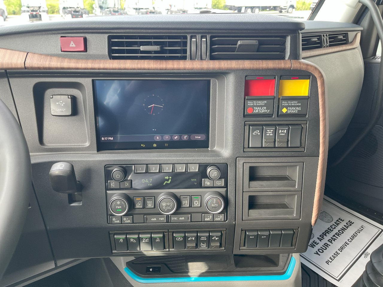 2026 Volvo - image 12