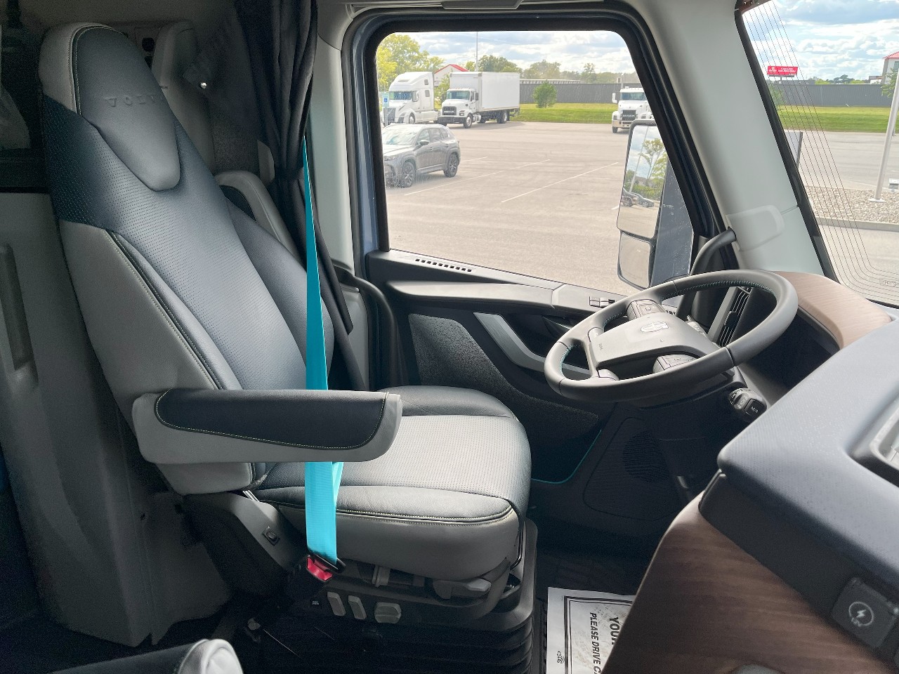 2026 Volvo - image 14