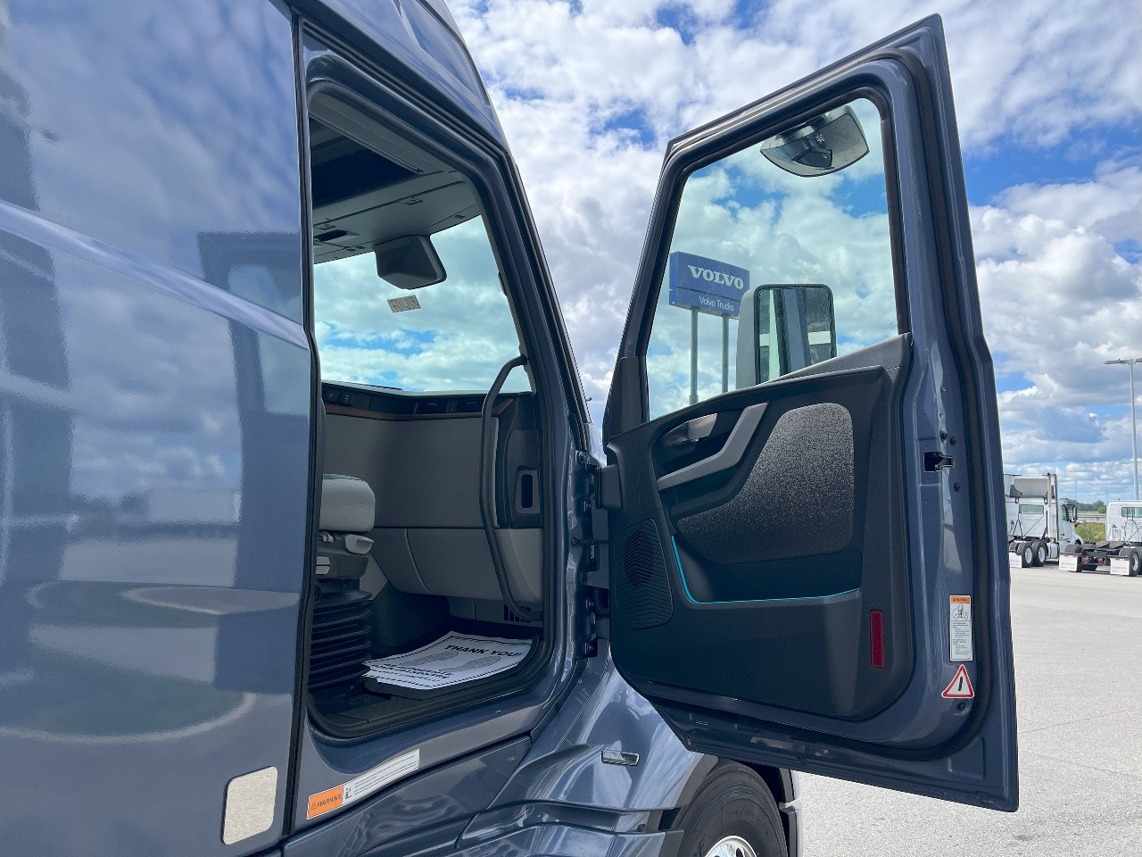 2026 Volvo - image 17