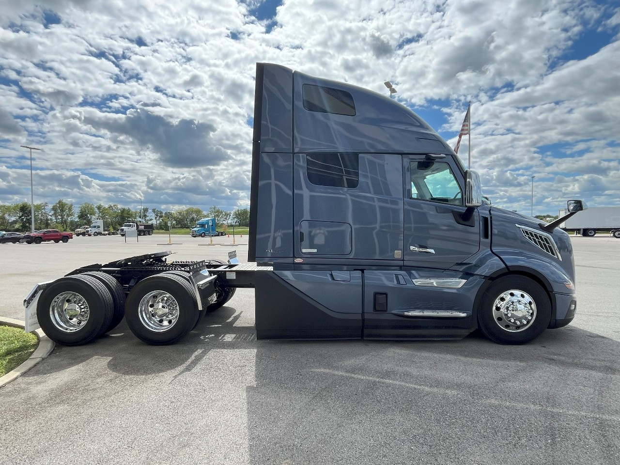 2026 Volvo - image 4