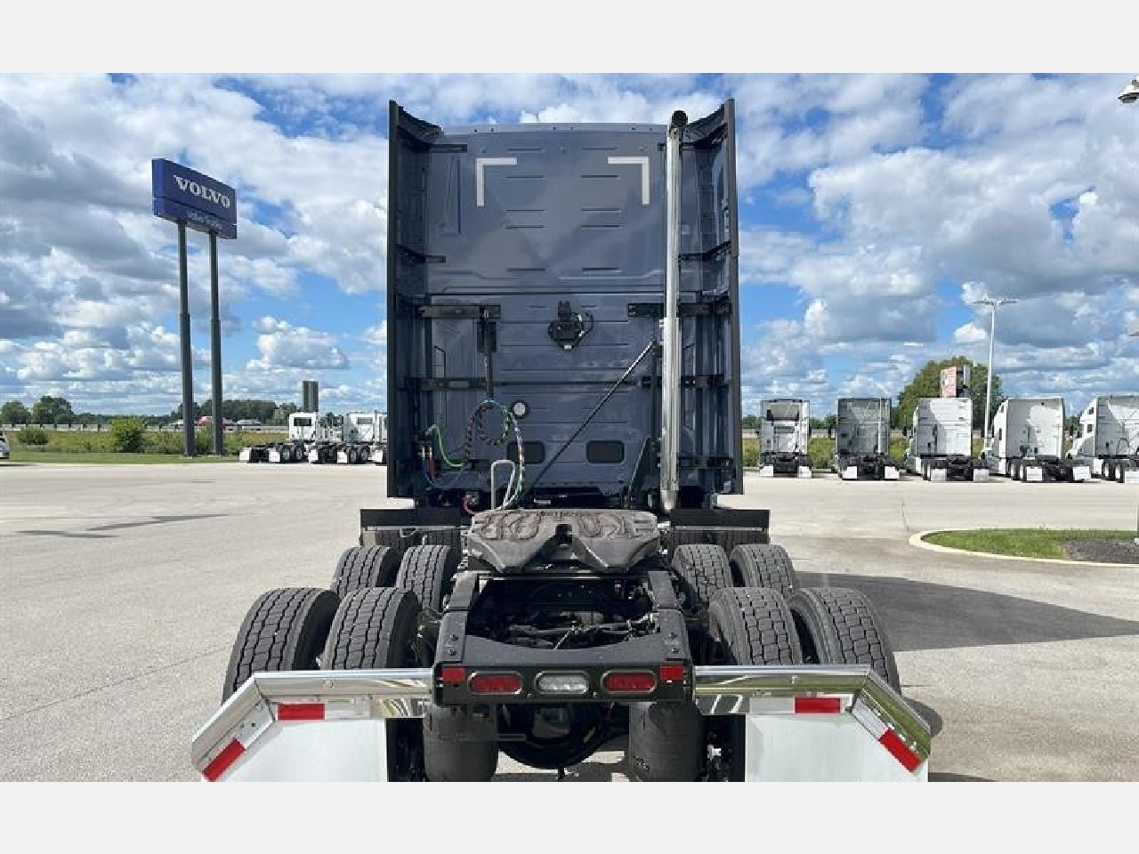 2026 Volvo - image 6