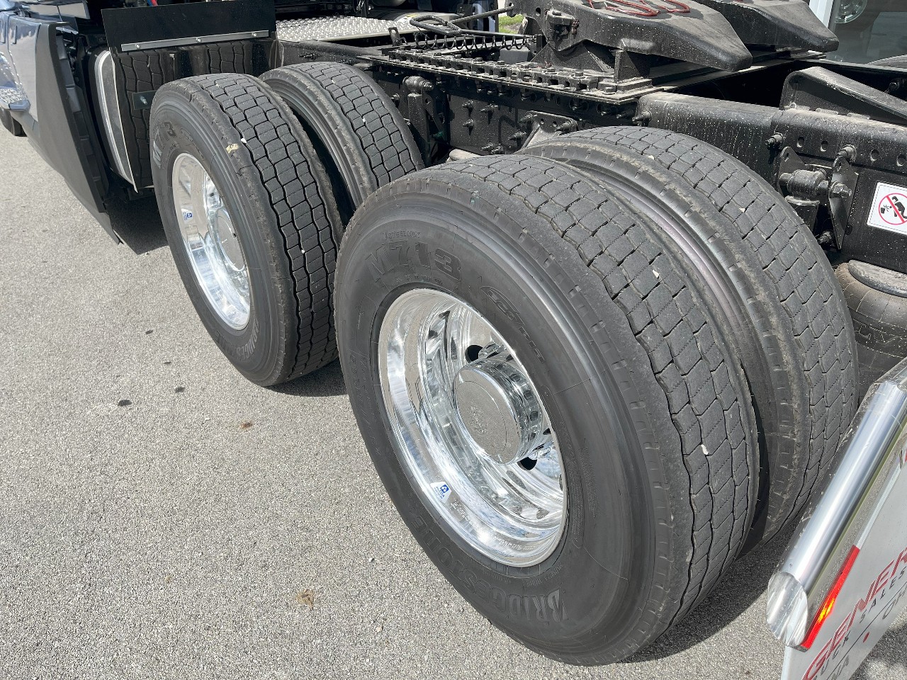 2026 Volvo - image 7