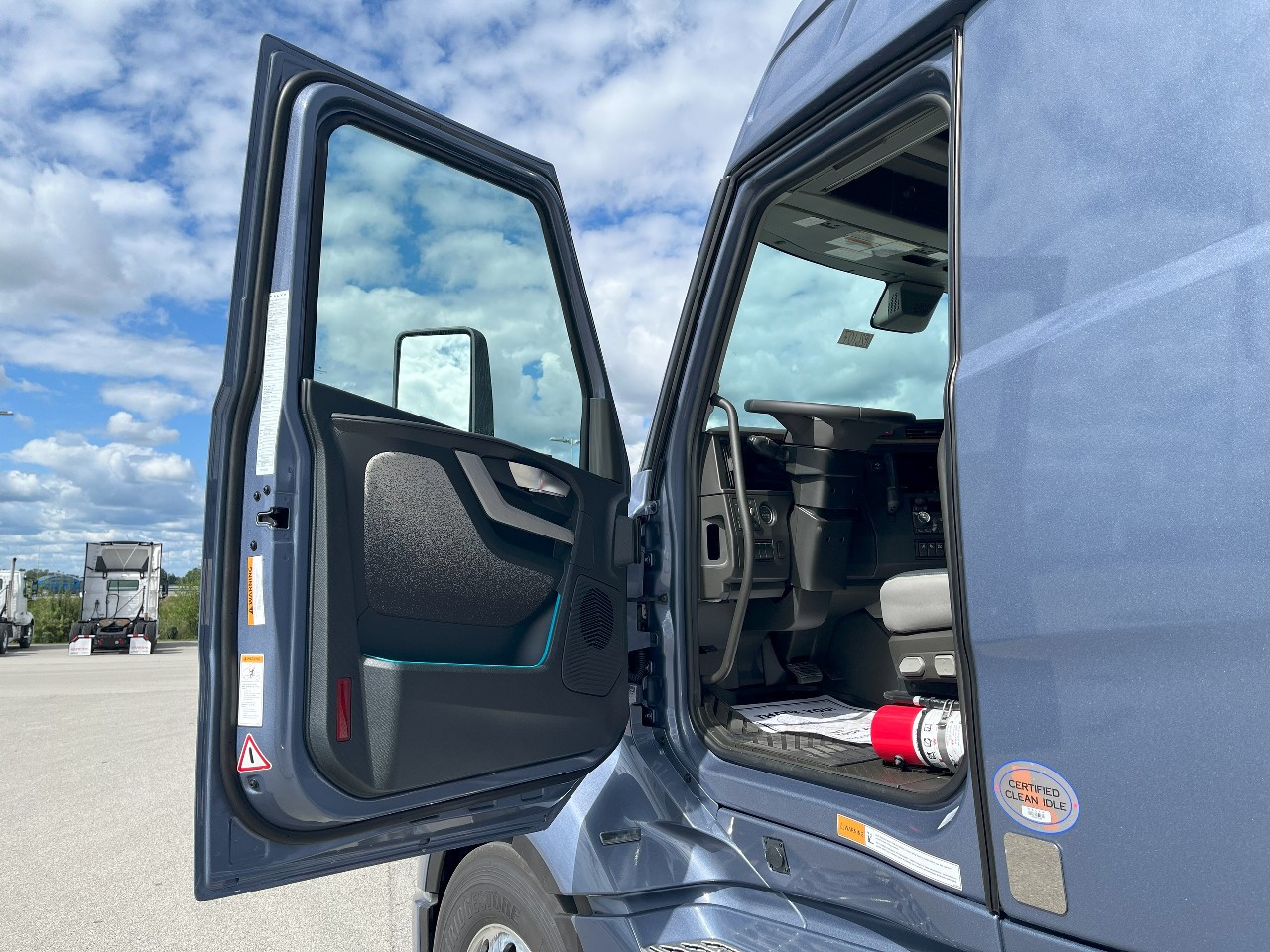 2026 Volvo - image 9