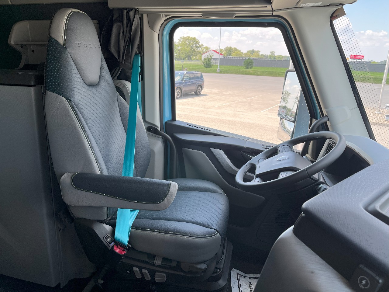 2026 Volvo - image 14