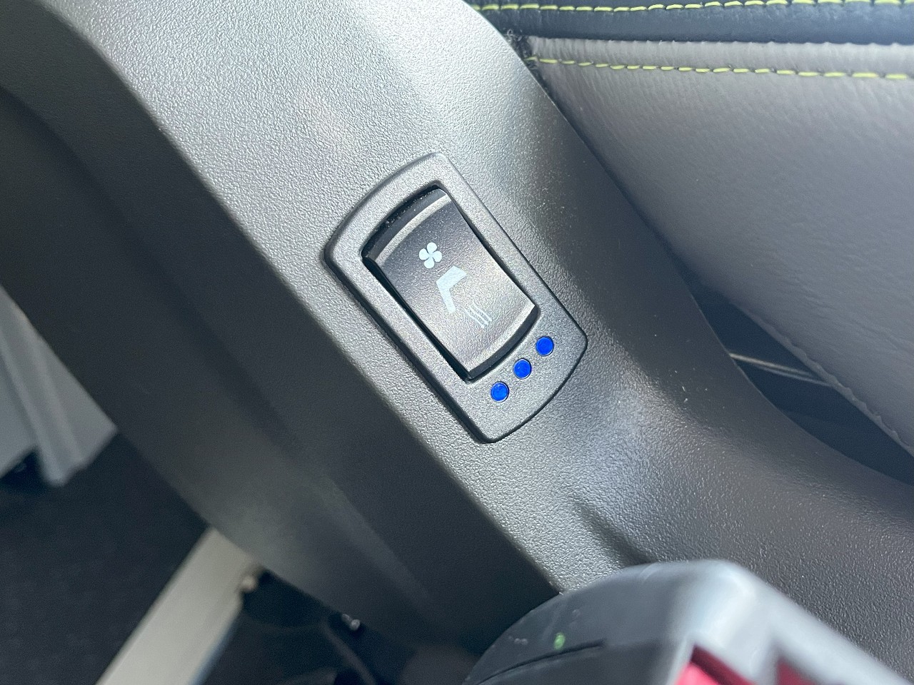 2026 Volvo - image 15