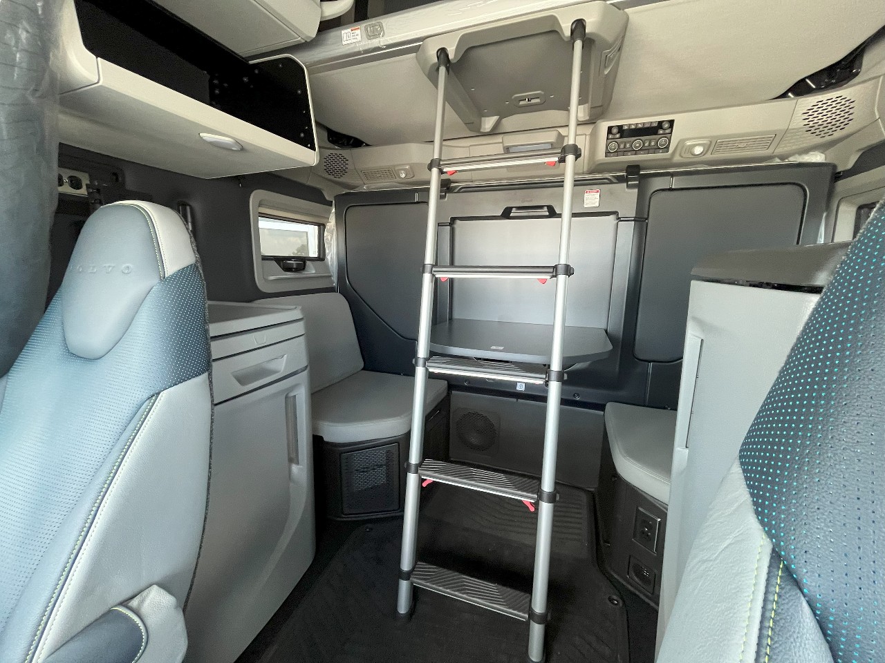 2026 Volvo - image 16