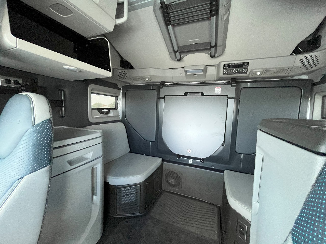 2026 Volvo - image 18