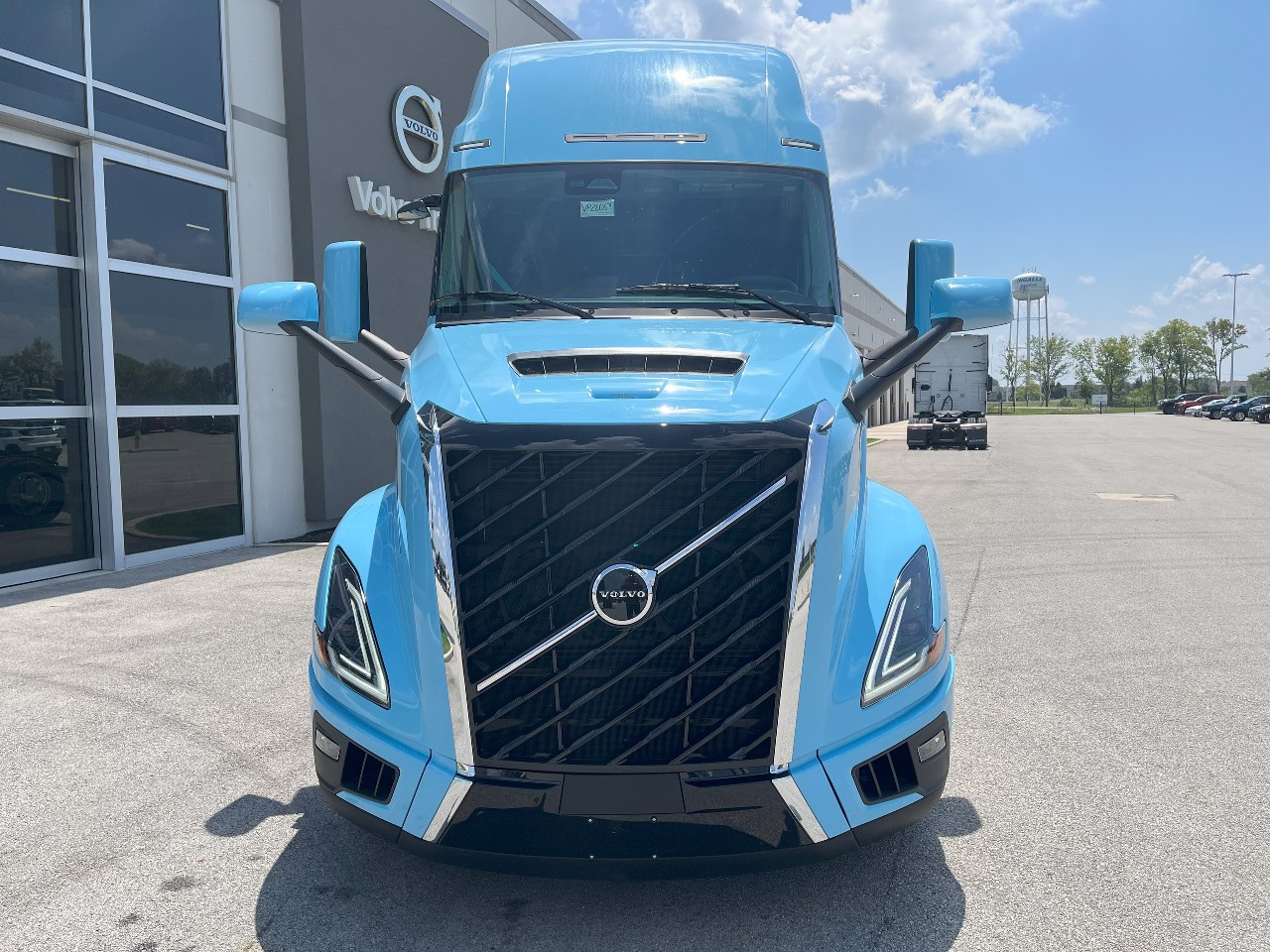 2026 Volvo - image 2