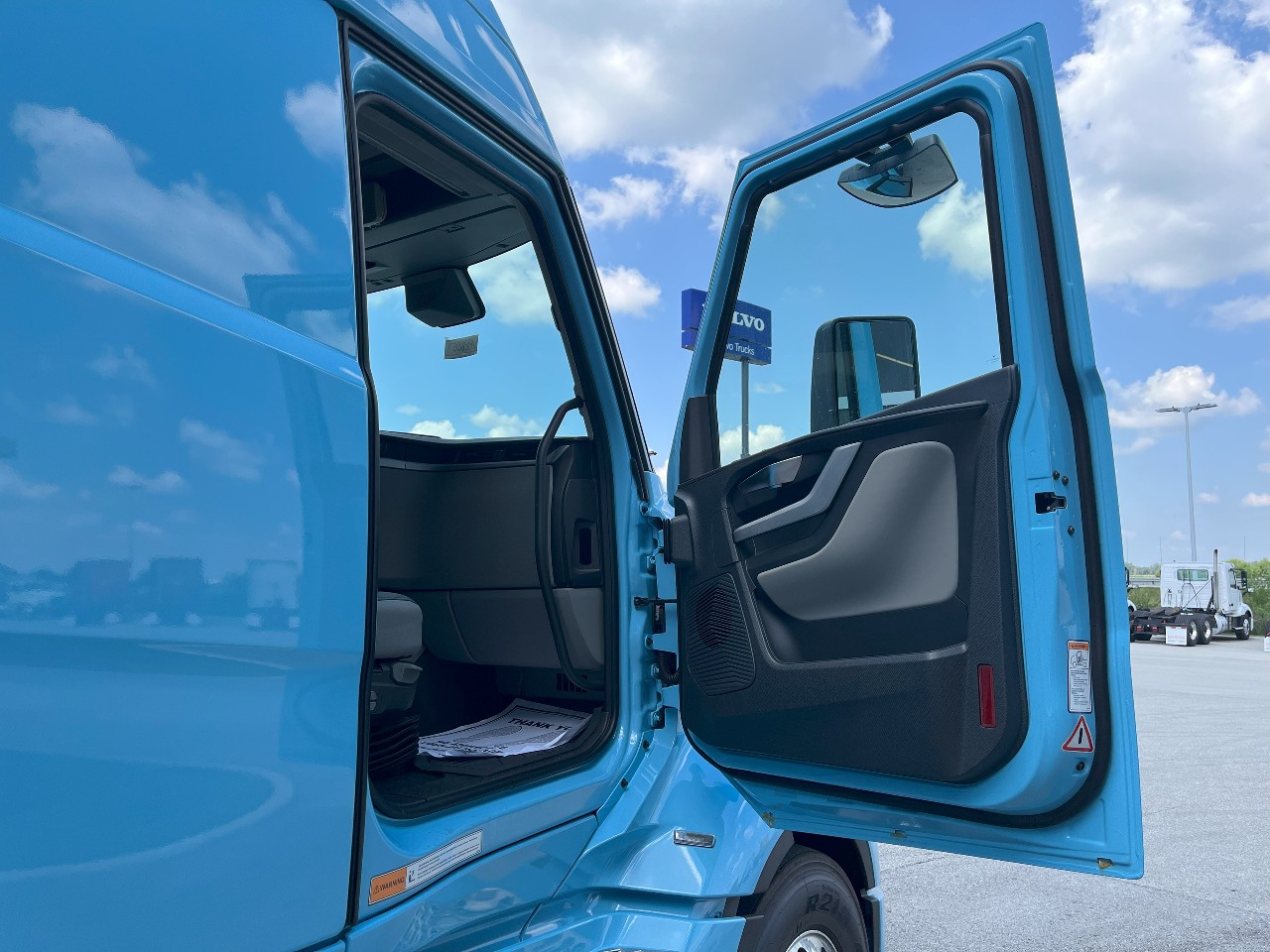 2026 Volvo - image 20