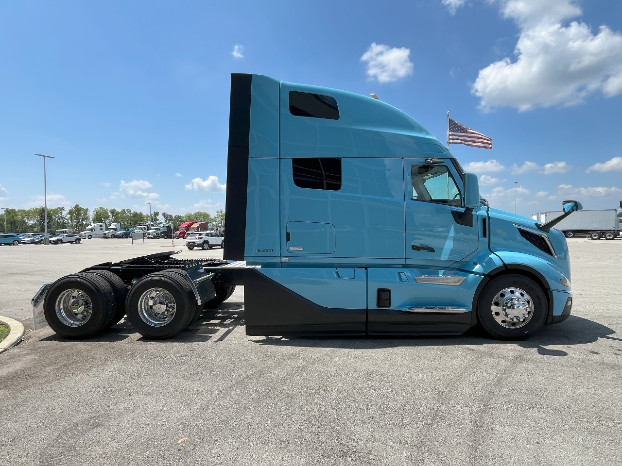 2026 Volvo - image 4