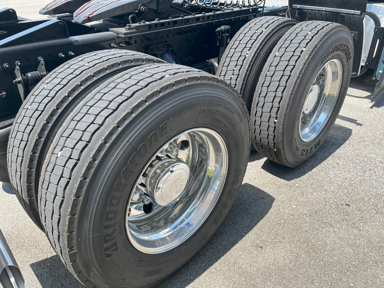 2026 Volvo - image 5