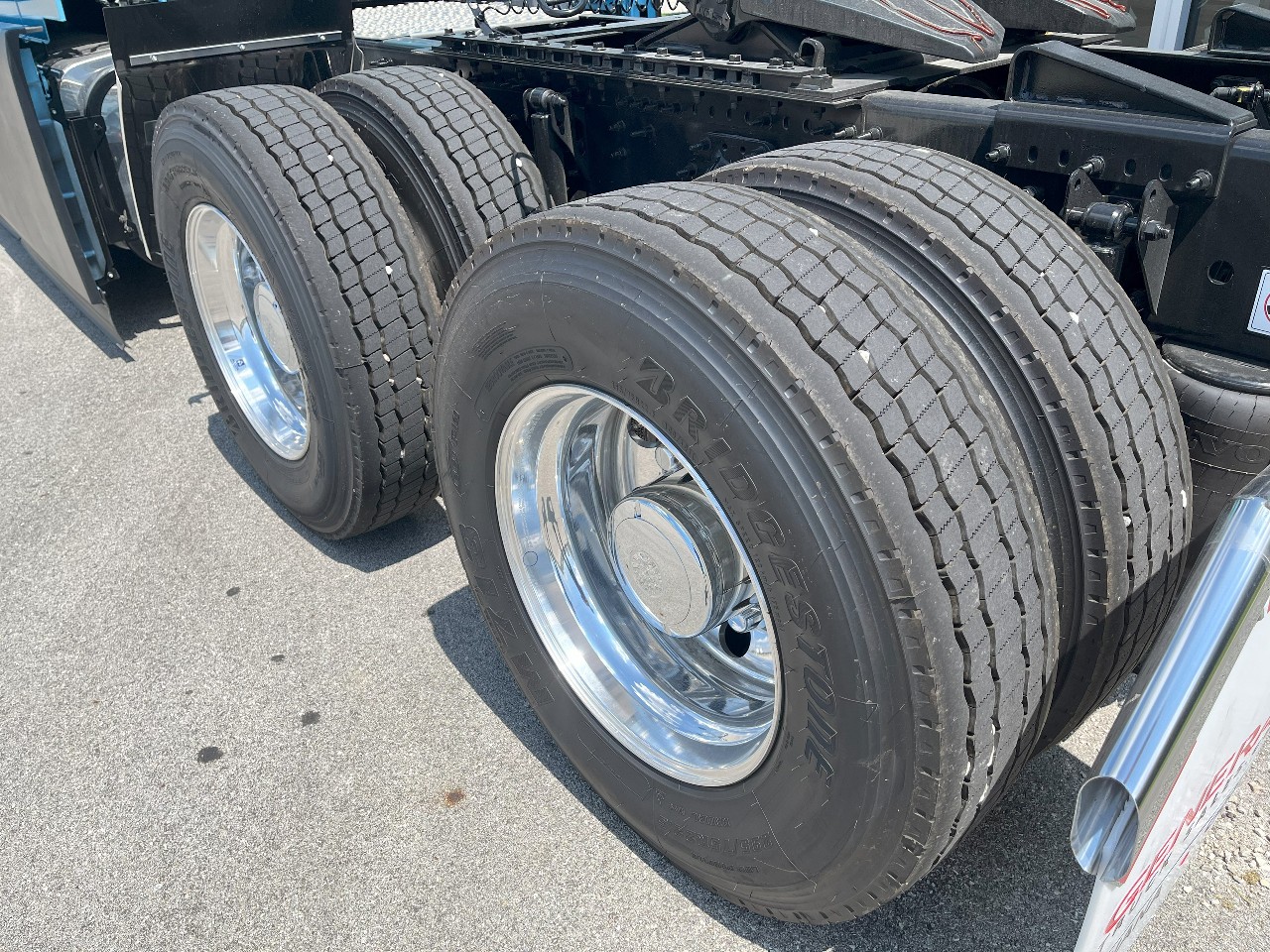 2026 Volvo - image 7