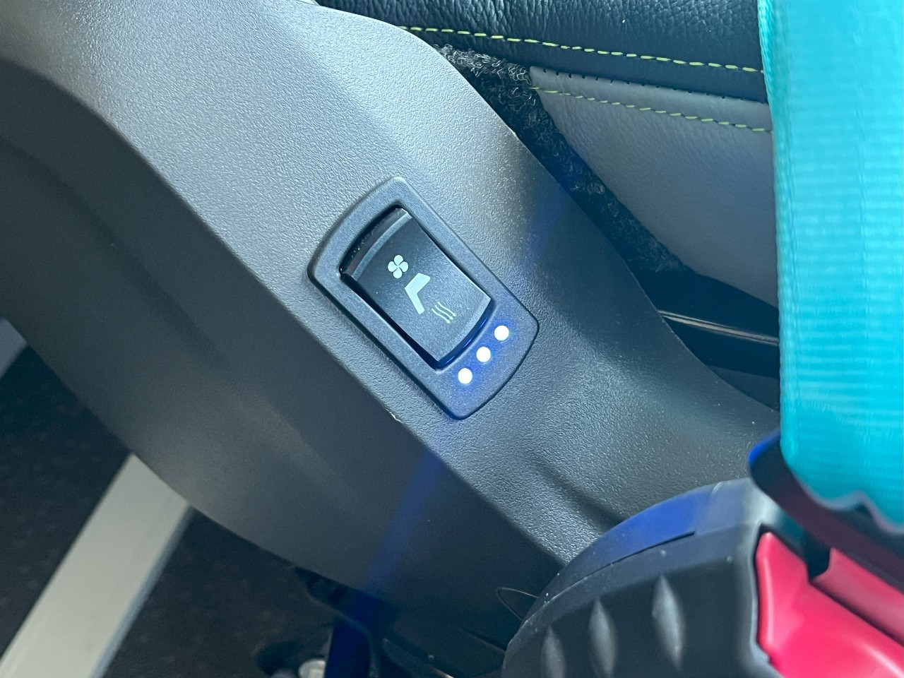 2026 Volvo - image 15