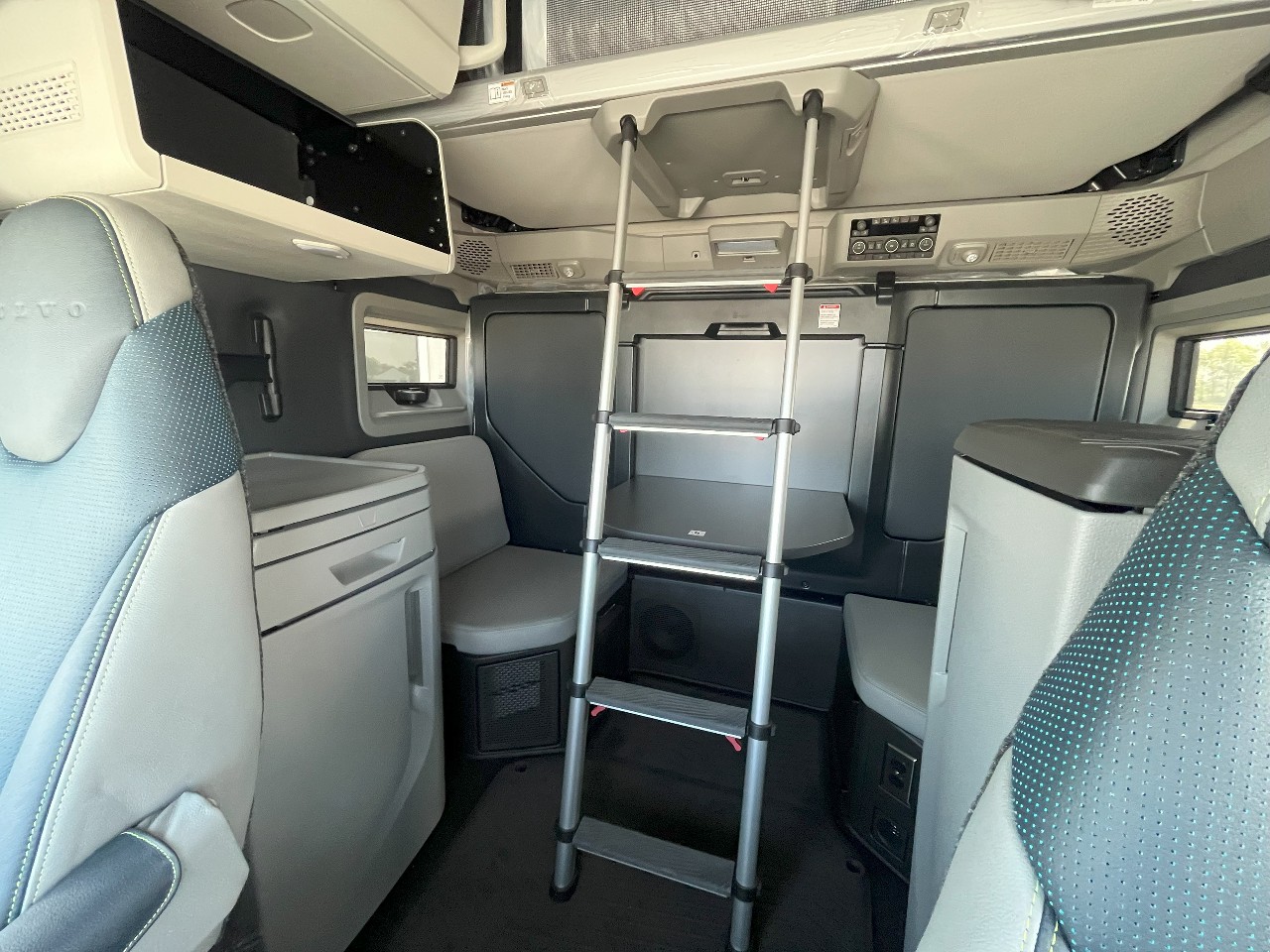 2026 Volvo - image 16