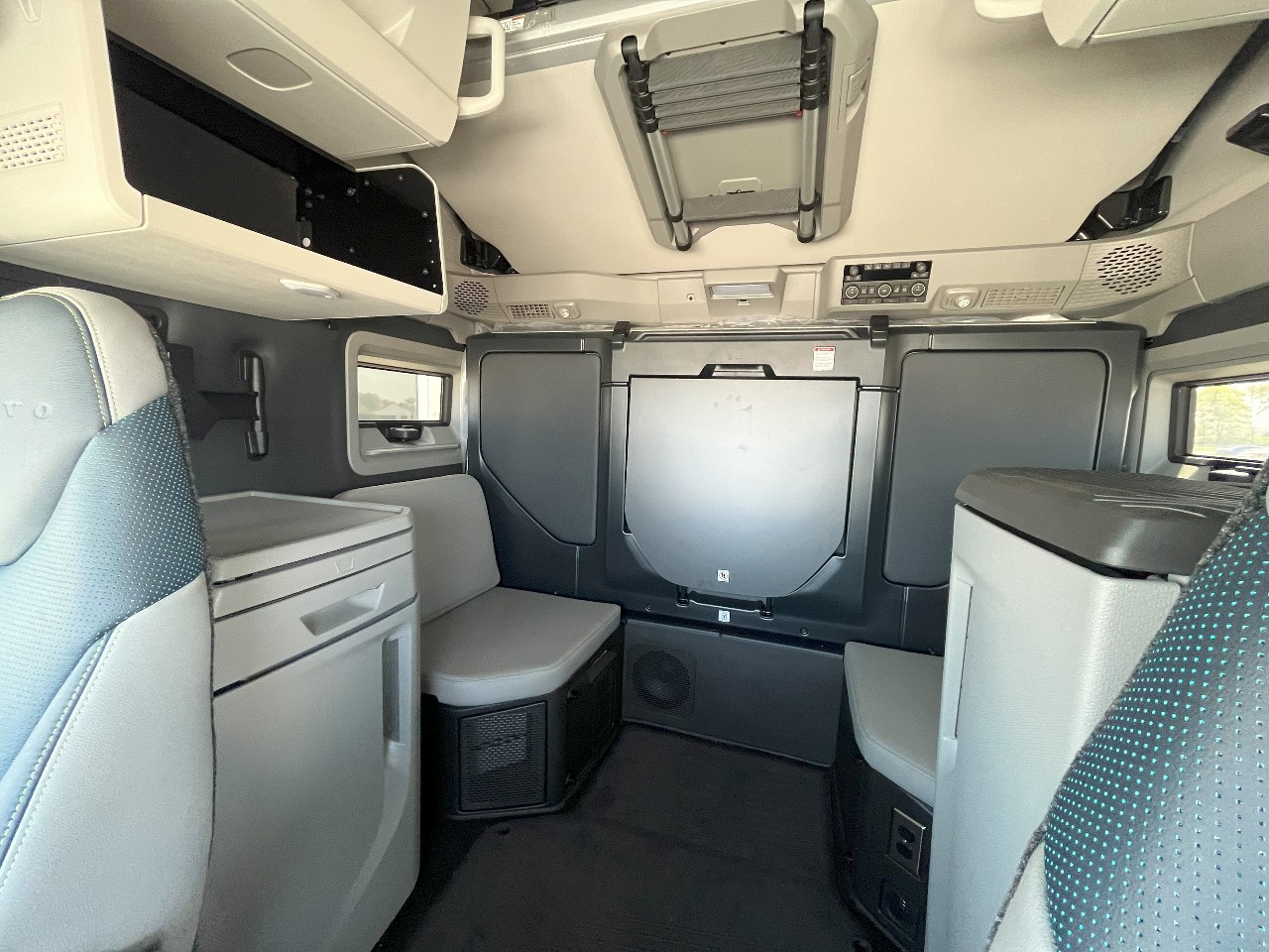 2026 Volvo - image 18