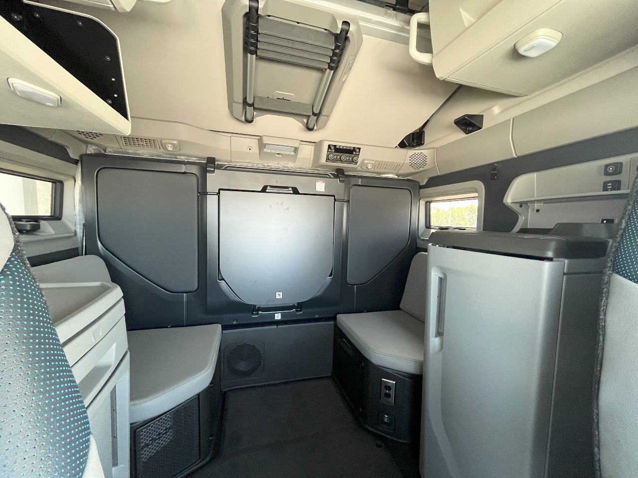 2026 Volvo - image 19