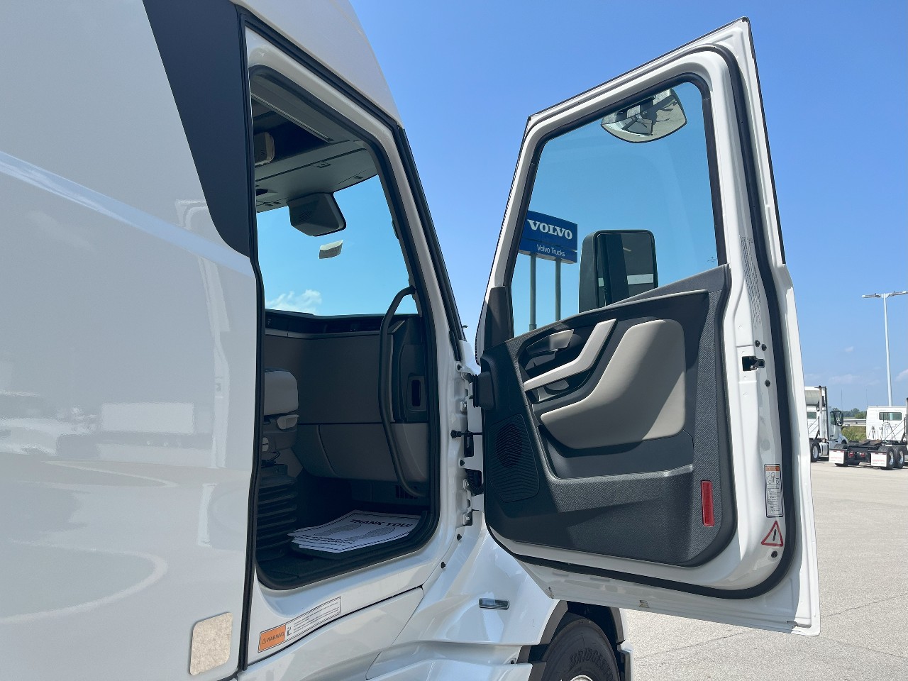 2026 Volvo - image 20