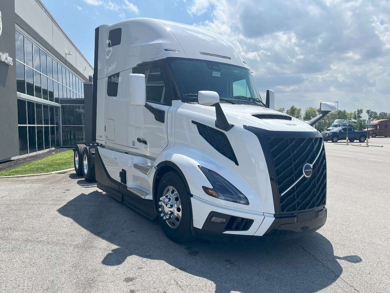 2026 Volvo - image 3