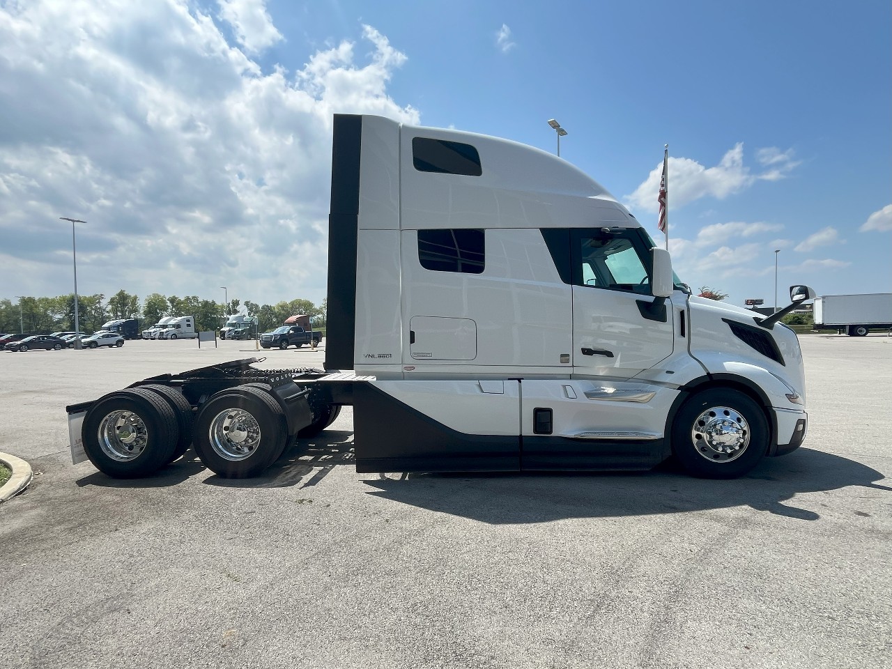 2026 Volvo - image 4